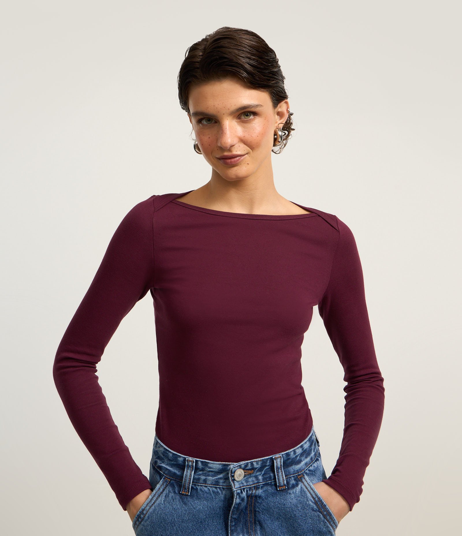 Blusa em Ribana com Detalhe Sobreposto no Ombro Vinho 1