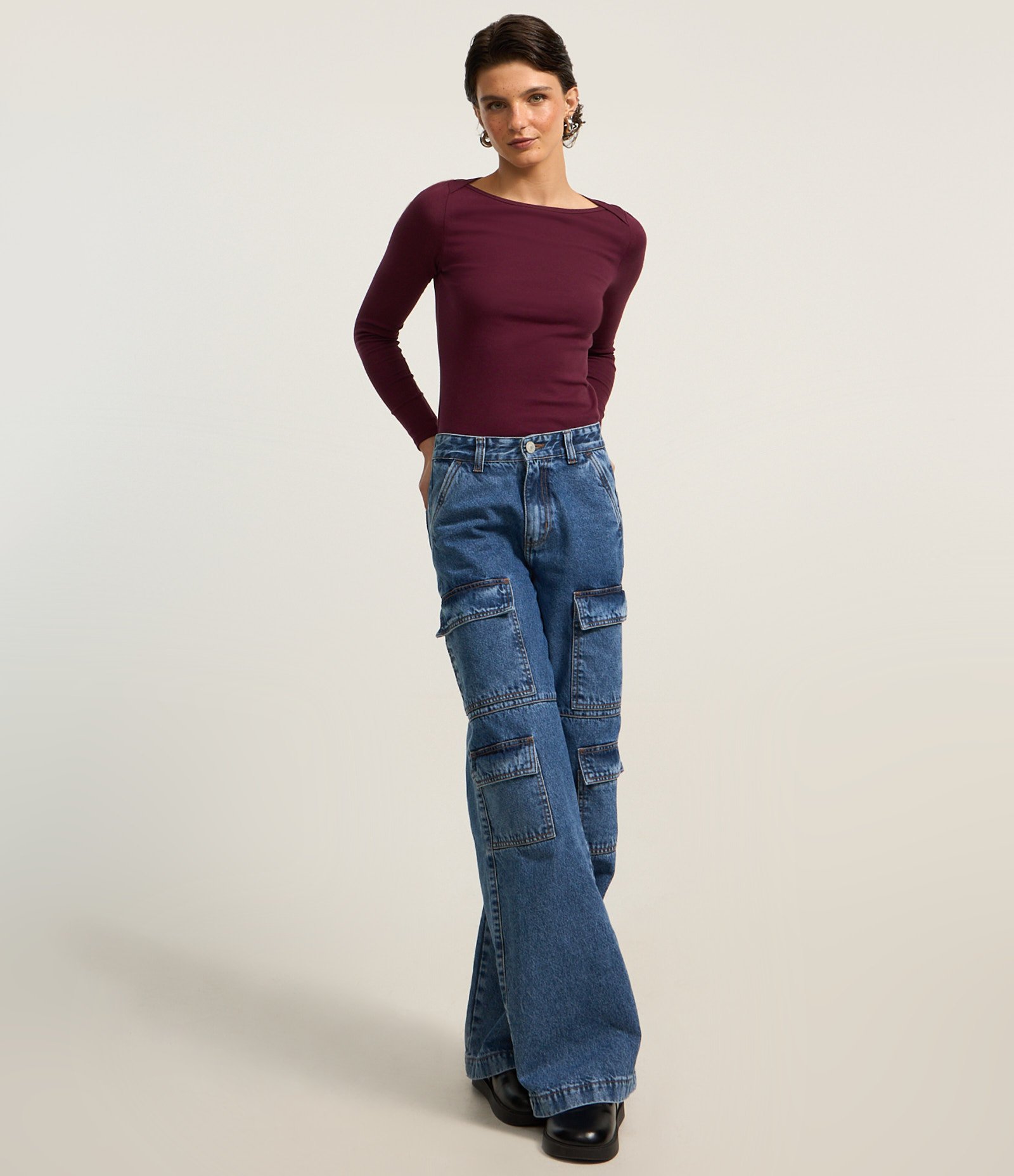 Blusa em Ribana com Detalhe Sobreposto no Ombro Vinho 2