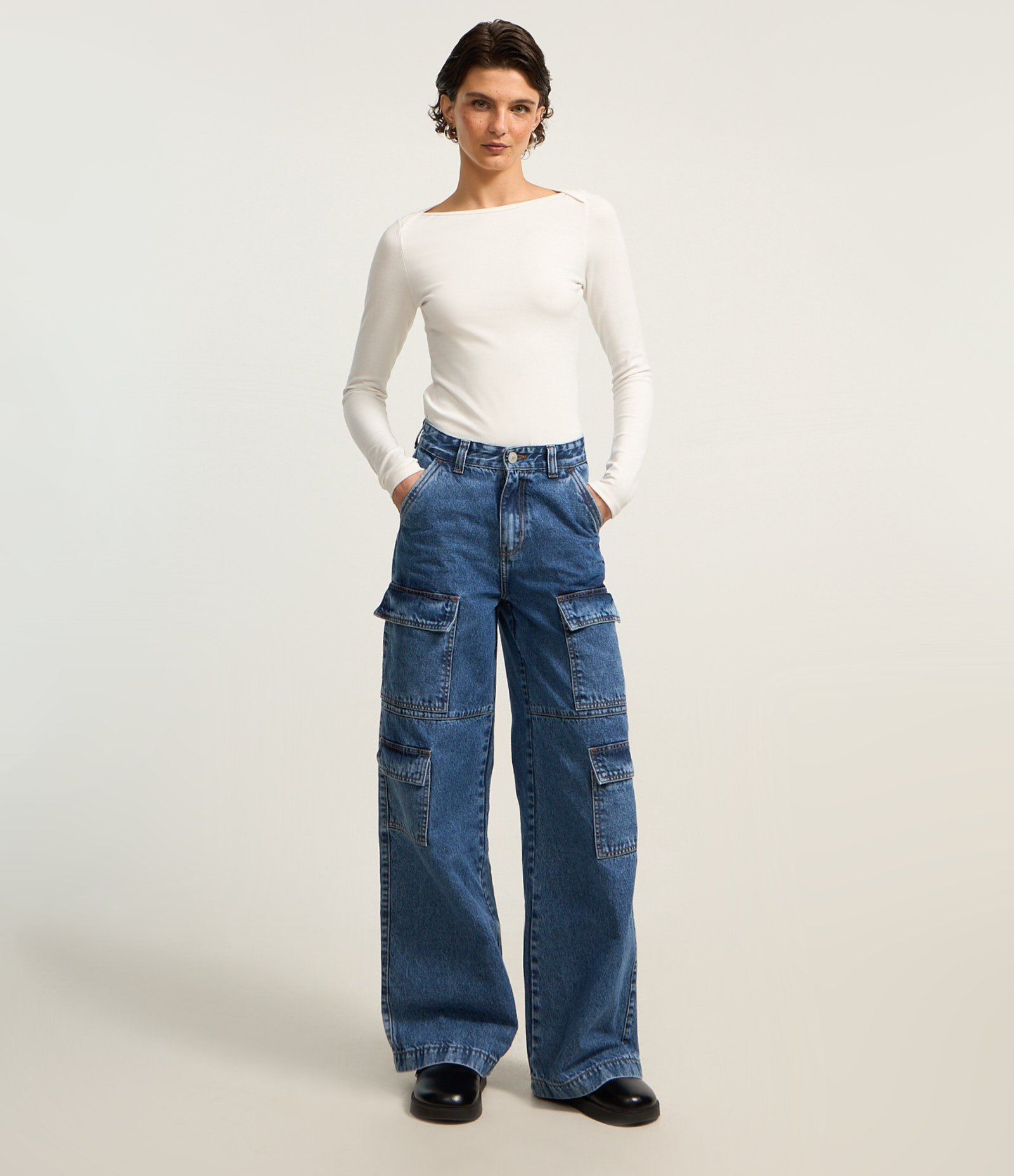 Blusa em Ribana com Detalhe Sobreposto no Ombro Branco 1