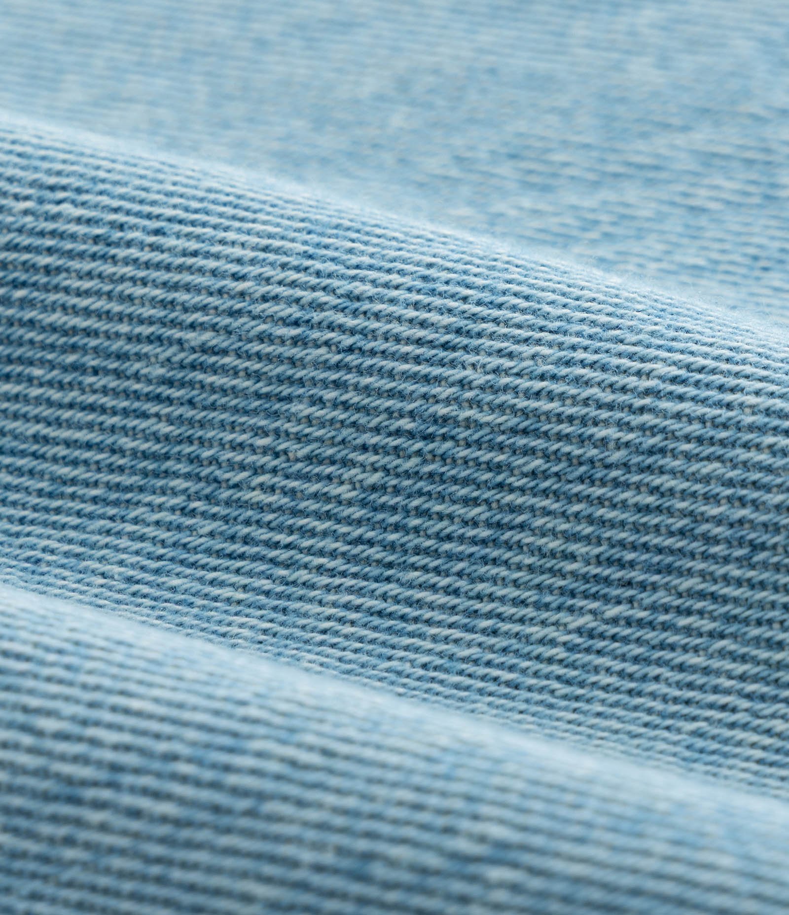Jardineira em Jeans Delavê com Pregas Curve & Plus Size Azul 6