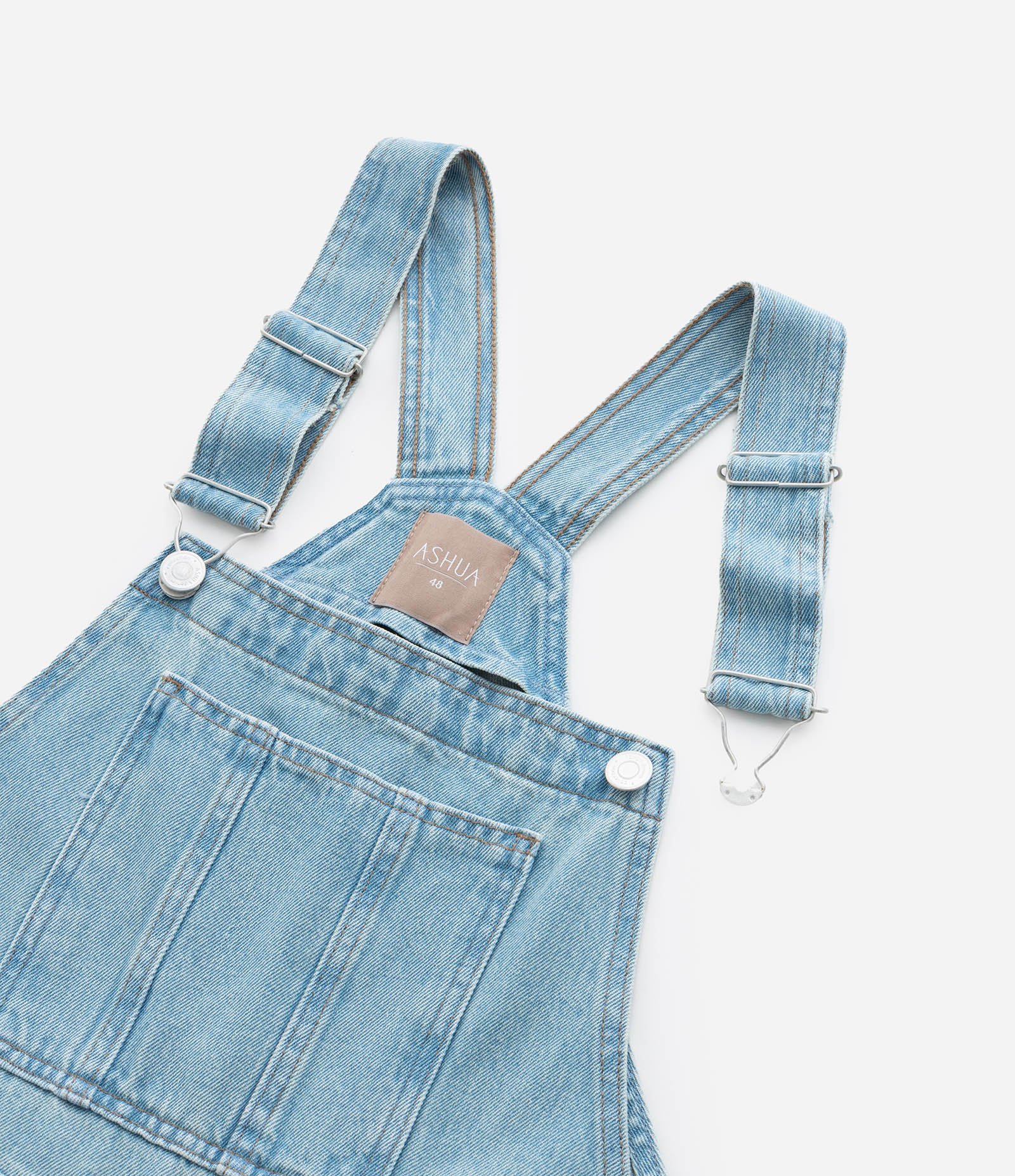 Jardineira em Jeans Delavê com Pregas Curve & Plus Size Azul 8
