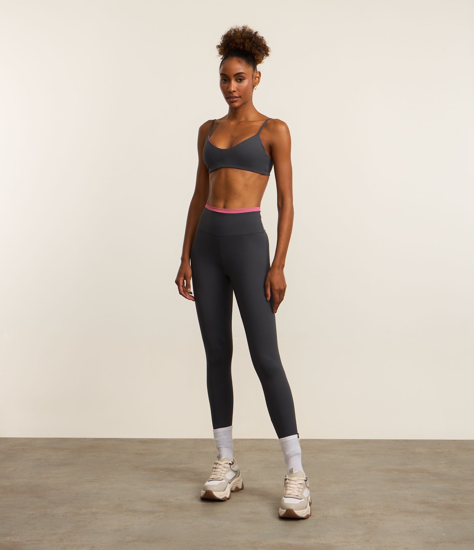 Calça Legging Esportiva com Cós Contrastante Cinza 1