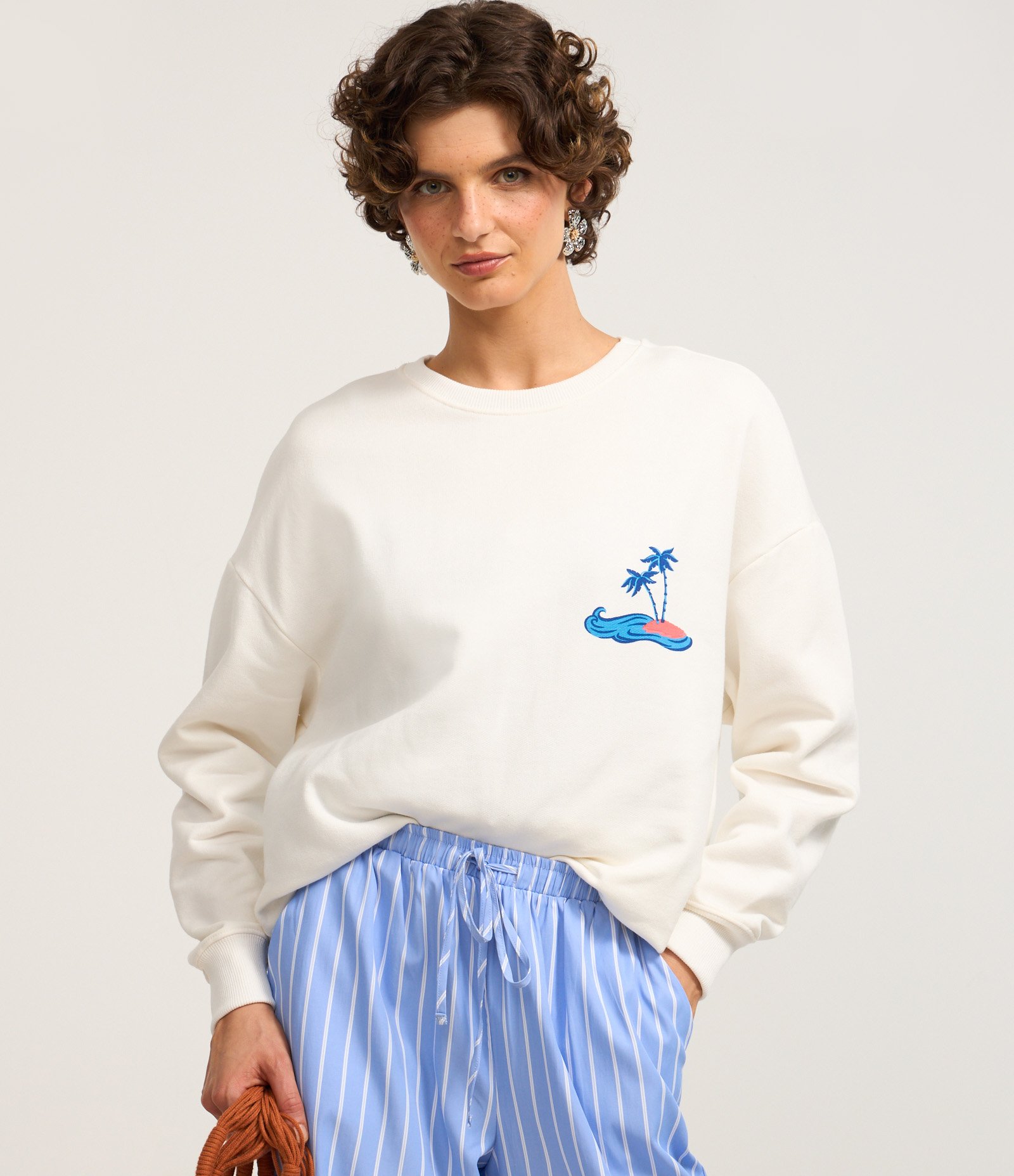 Moletom Over com Forro Fleece e Estampa Aloha Frente e Costas Off White 3