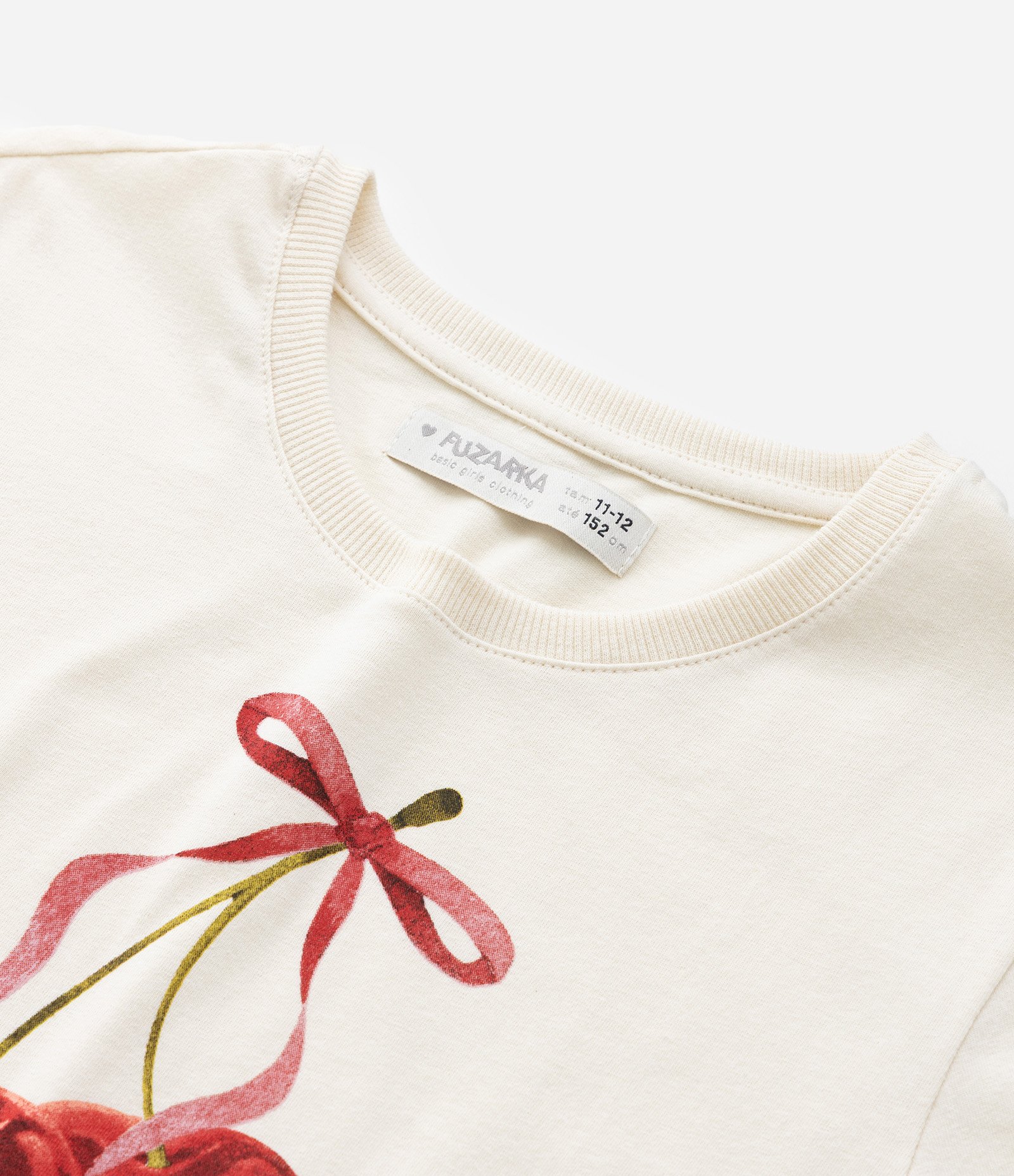 Camiseta Infantil com Estampa de Cerejinhas - Tam 5 a 14 Anos Bege 4