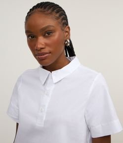 Camisa Cropped em Tricoline com Barra Alongada