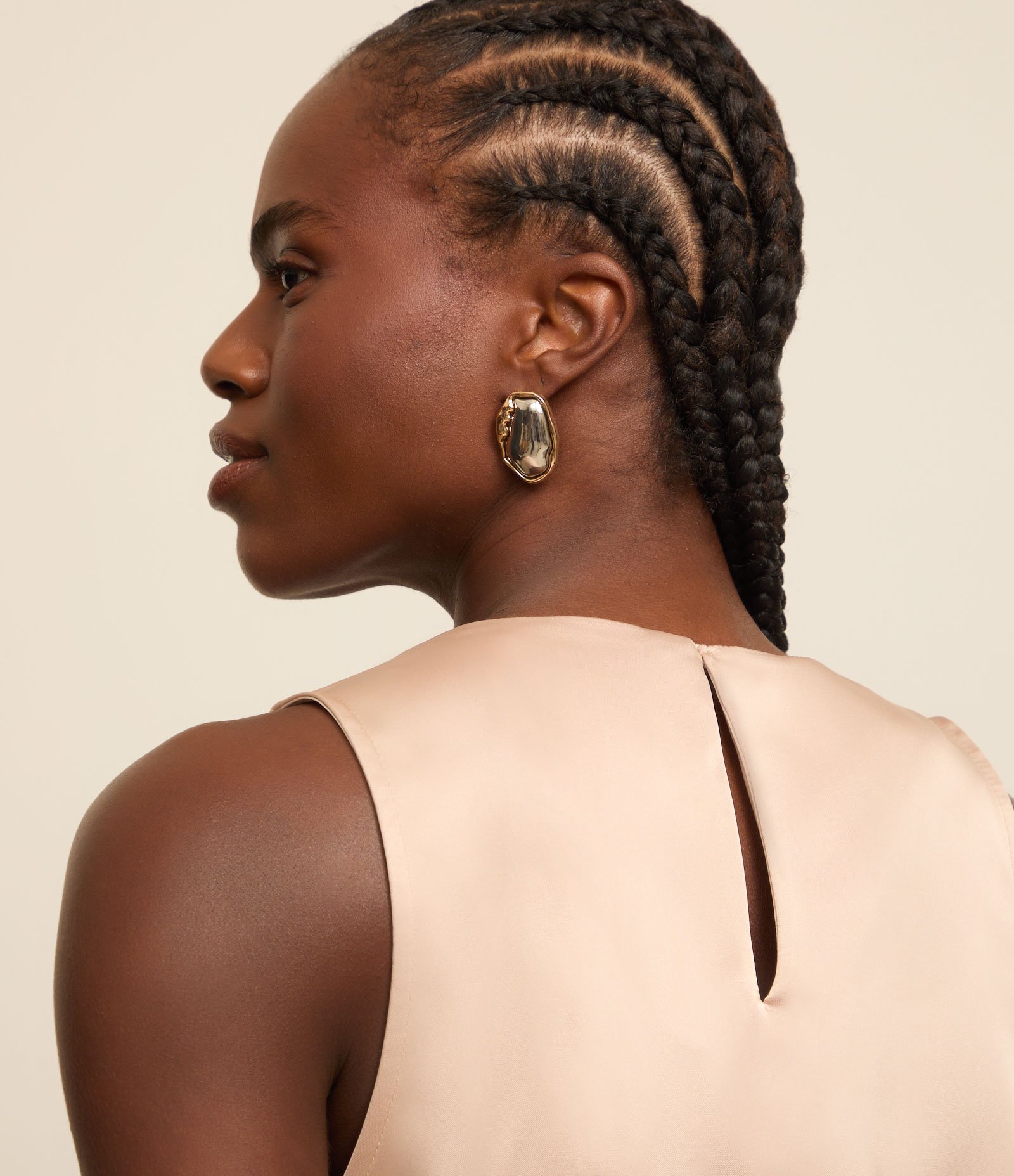 Blusa em Cetim com Gola Degagê e Amarração na Cintura Pêssego 4