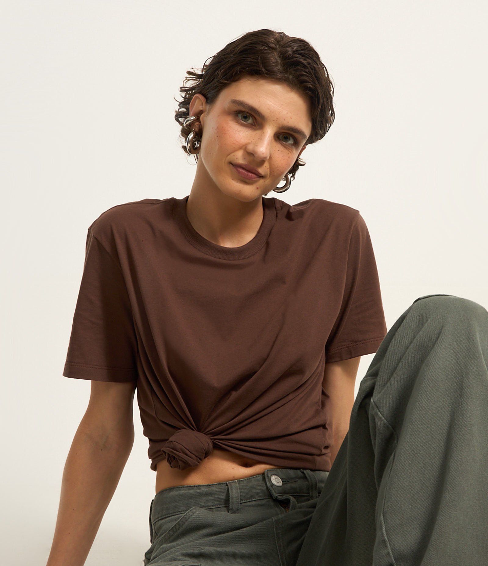 Camiseta Regular em Algodão com Manga Curta Marrom 1