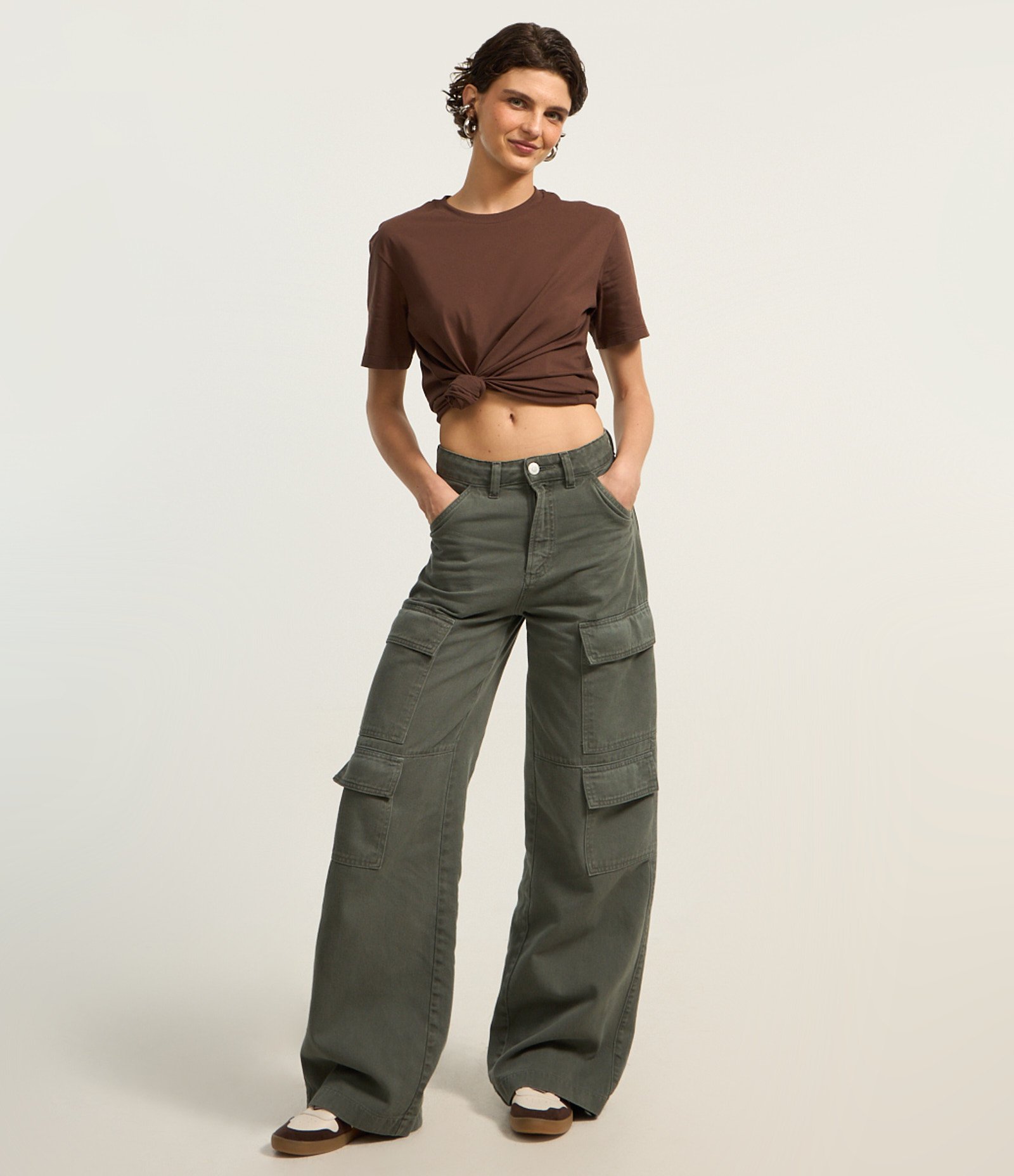 Camiseta Regular em Algodão com Manga Curta Marrom 2