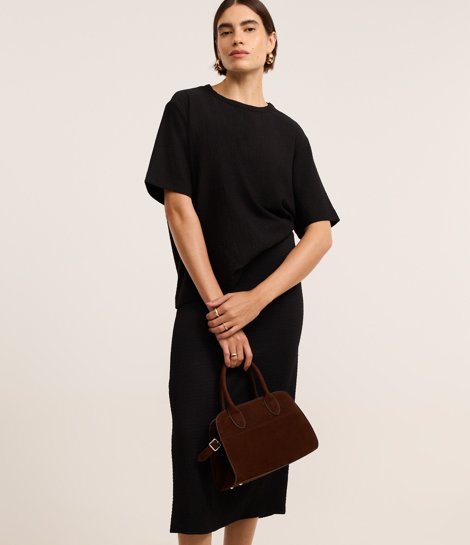 Saia Reta Midi Texturizada em Crepe com Elástico no Cós Preto 4