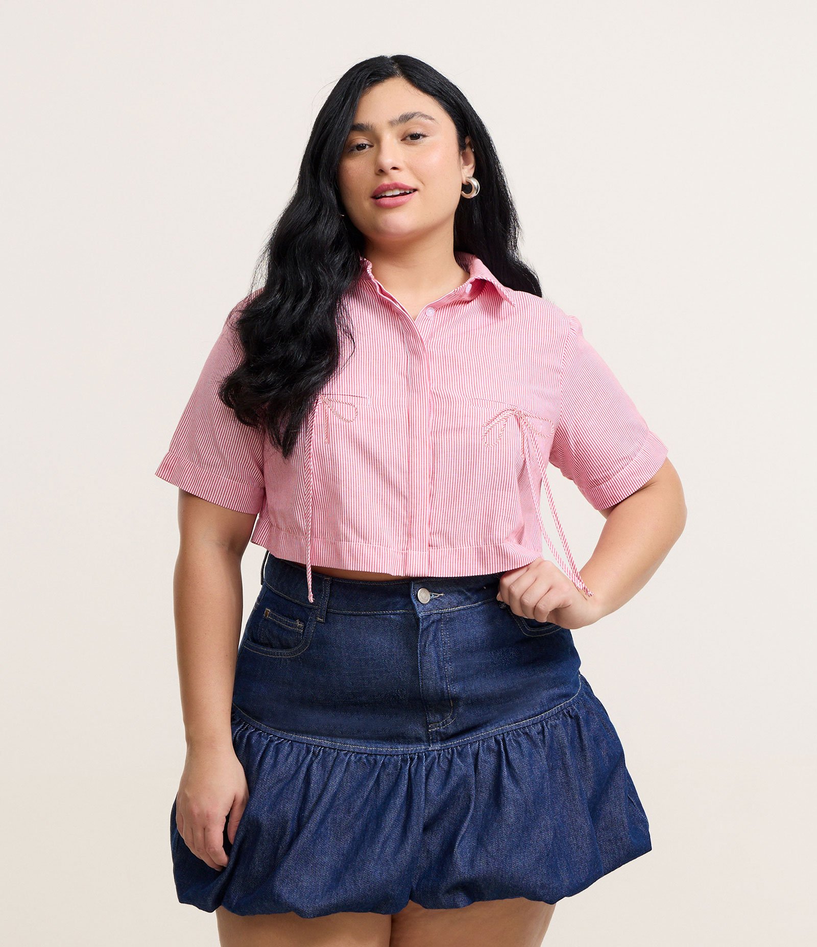 Camisa Cropped com Bolsos e Laços Curve & Plus Size Vermelho/Branco 2