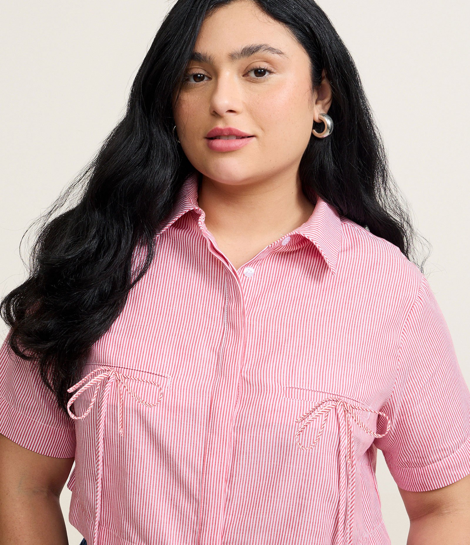 Camisa Cropped com Bolsos e Laços Curve & Plus Size Vermelho/Branco 4