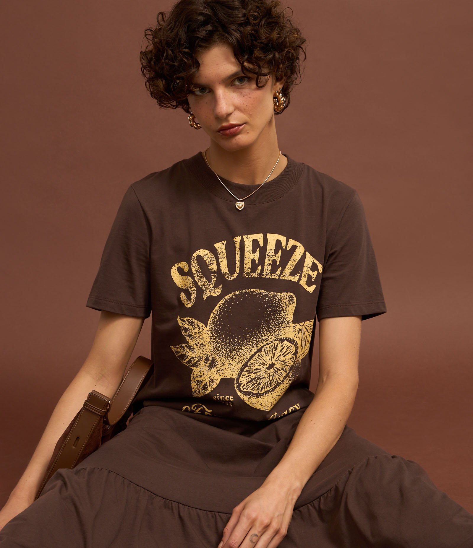 Vestido Long Midi em Algodão com Estampa Squeeze e Babado na Saia Marrom 4