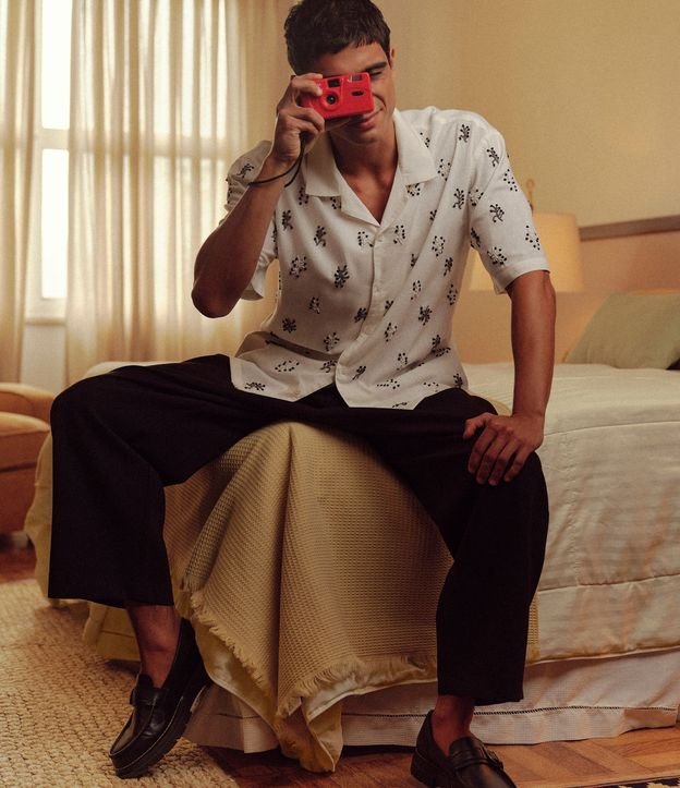 Sapato em Material Sintético com Fivela