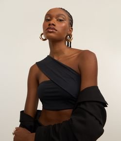 Blusa Cropped com Um Ombro Só e Alça Larga