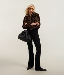 Calça Flare Alfaiataria em Viscose com Amarração