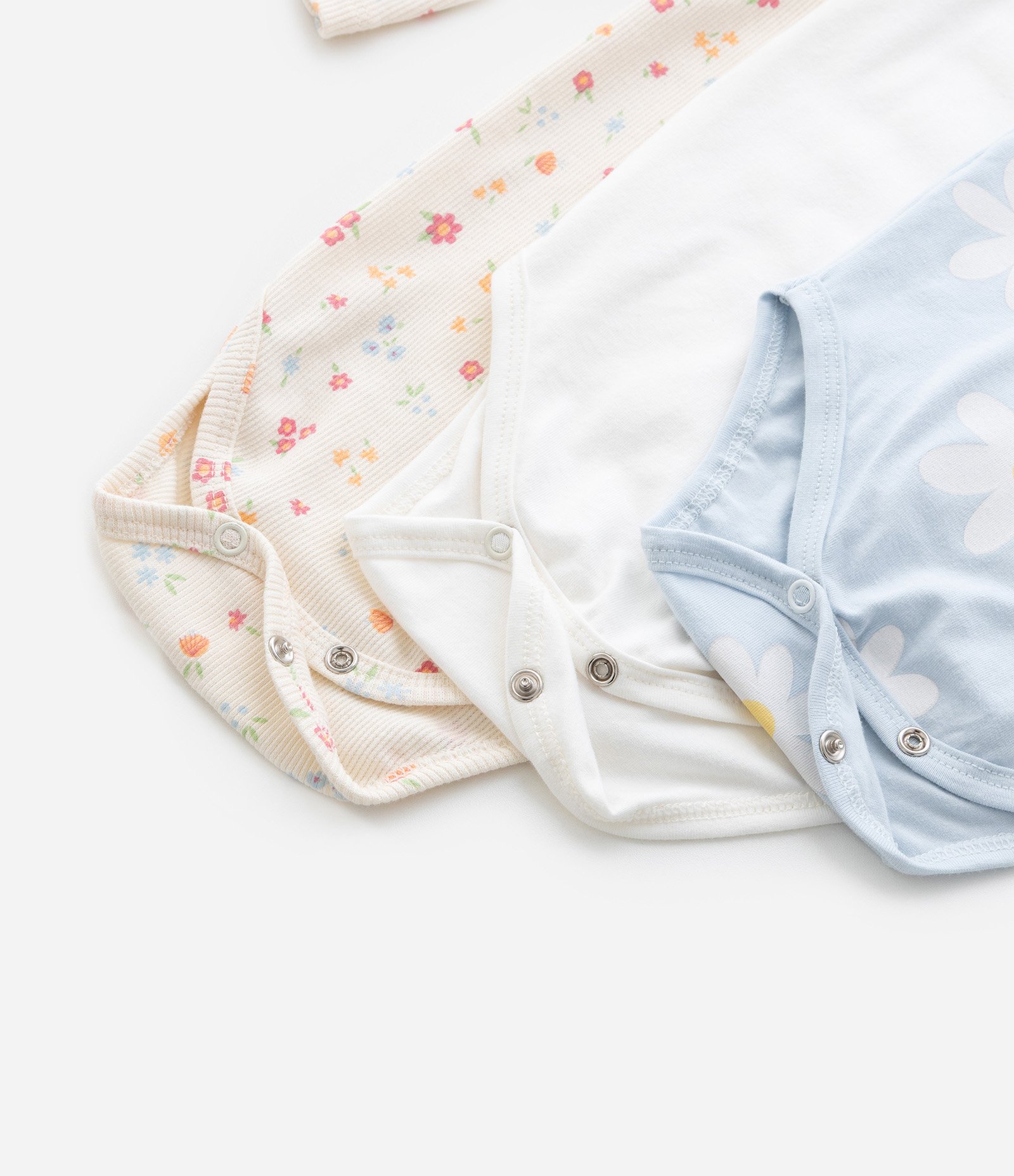 Kit 03 Bodies Infantis com Estampa Floral - Tam RN a 18 meses Bege/Branco/Azul 3