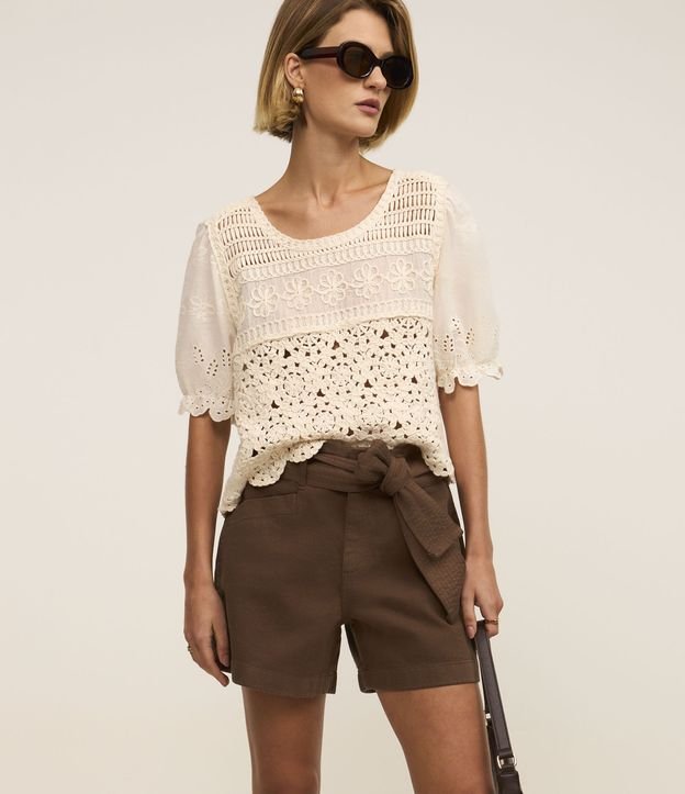 Short Curto em Sarja com Elastano e Cinto Faixa