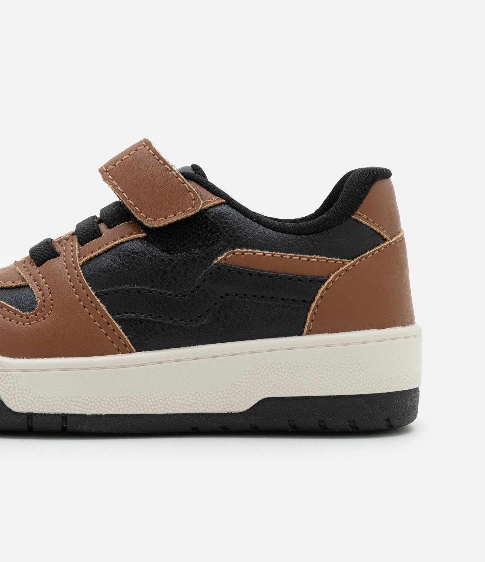 Tênis Infantil com Recortes e Velcro - Tam 22 a 27 Marrom/Preto 3