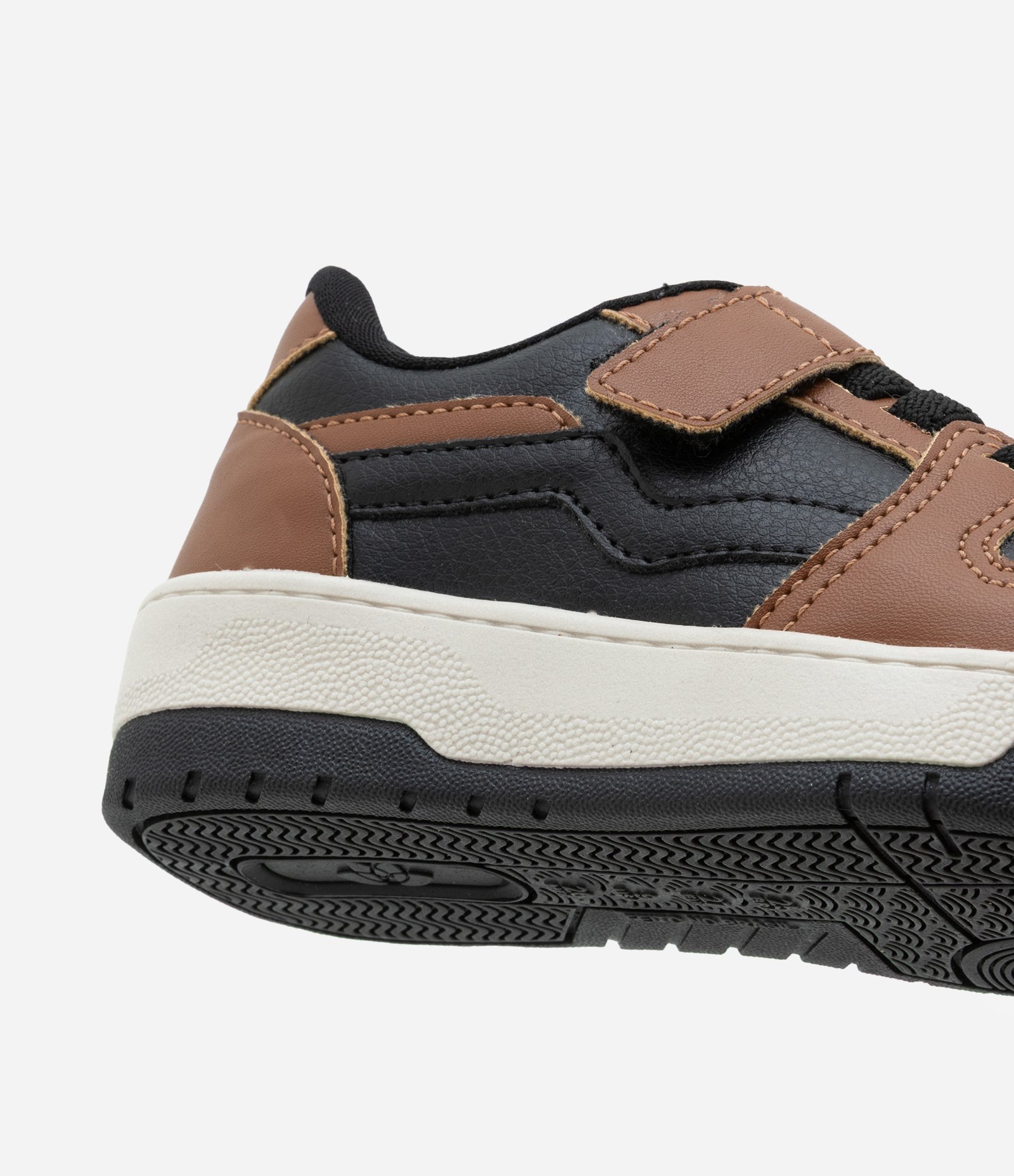 Tênis Infantil com Recortes e Velcro - Tam 22 a 27 Marrom/Preto 4