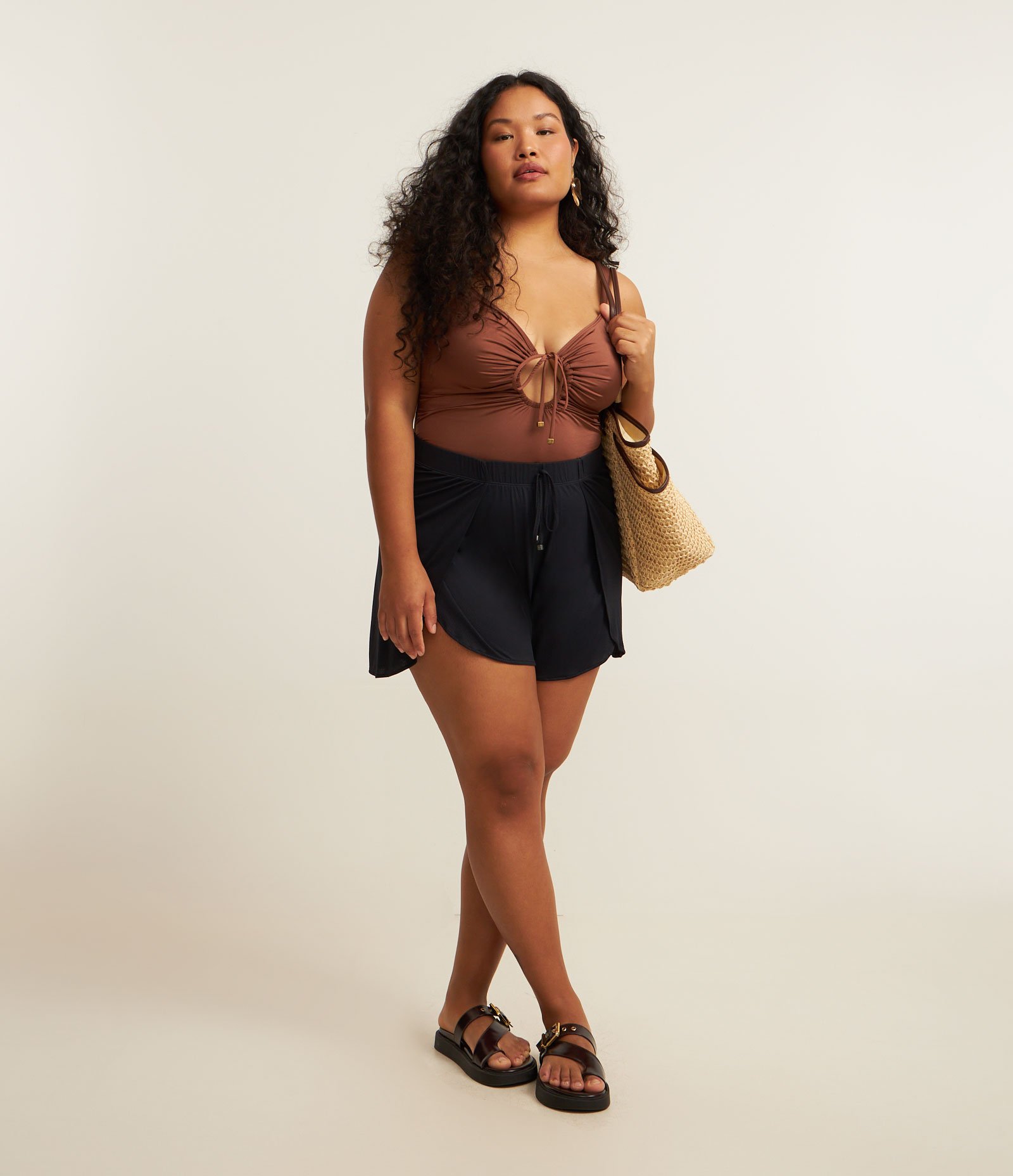 Saída de Praia Short Runner em Microfibra Curve Plus Size Preto 1