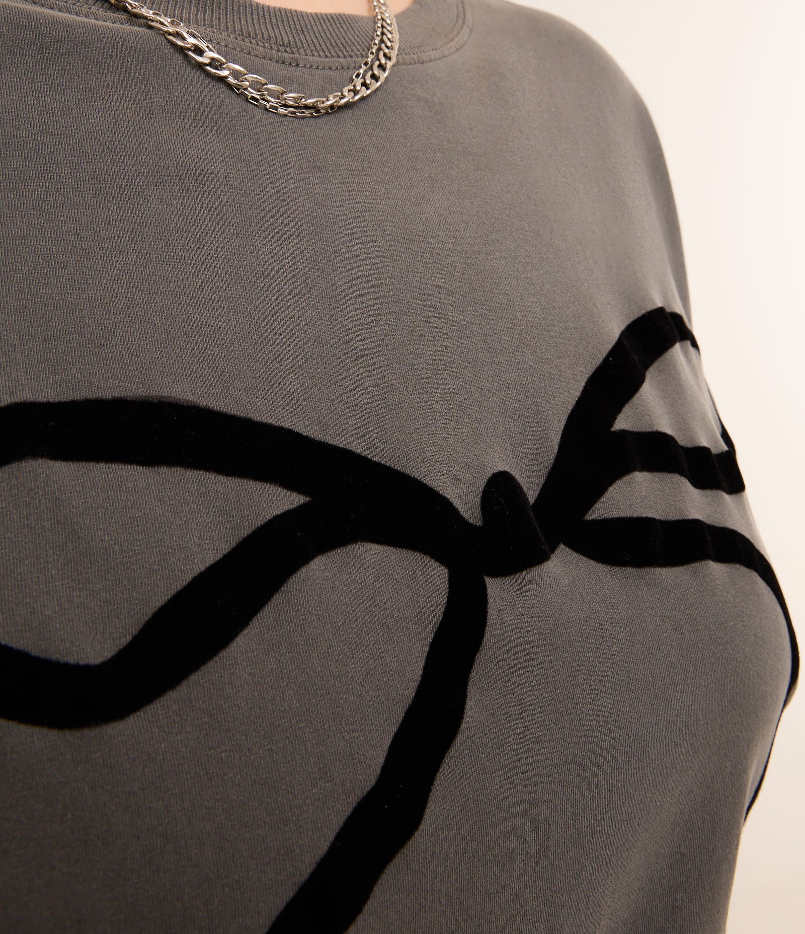 Camiseta T-shirt Estonada com Laço Curve & Plus Size Preto Estonado 4