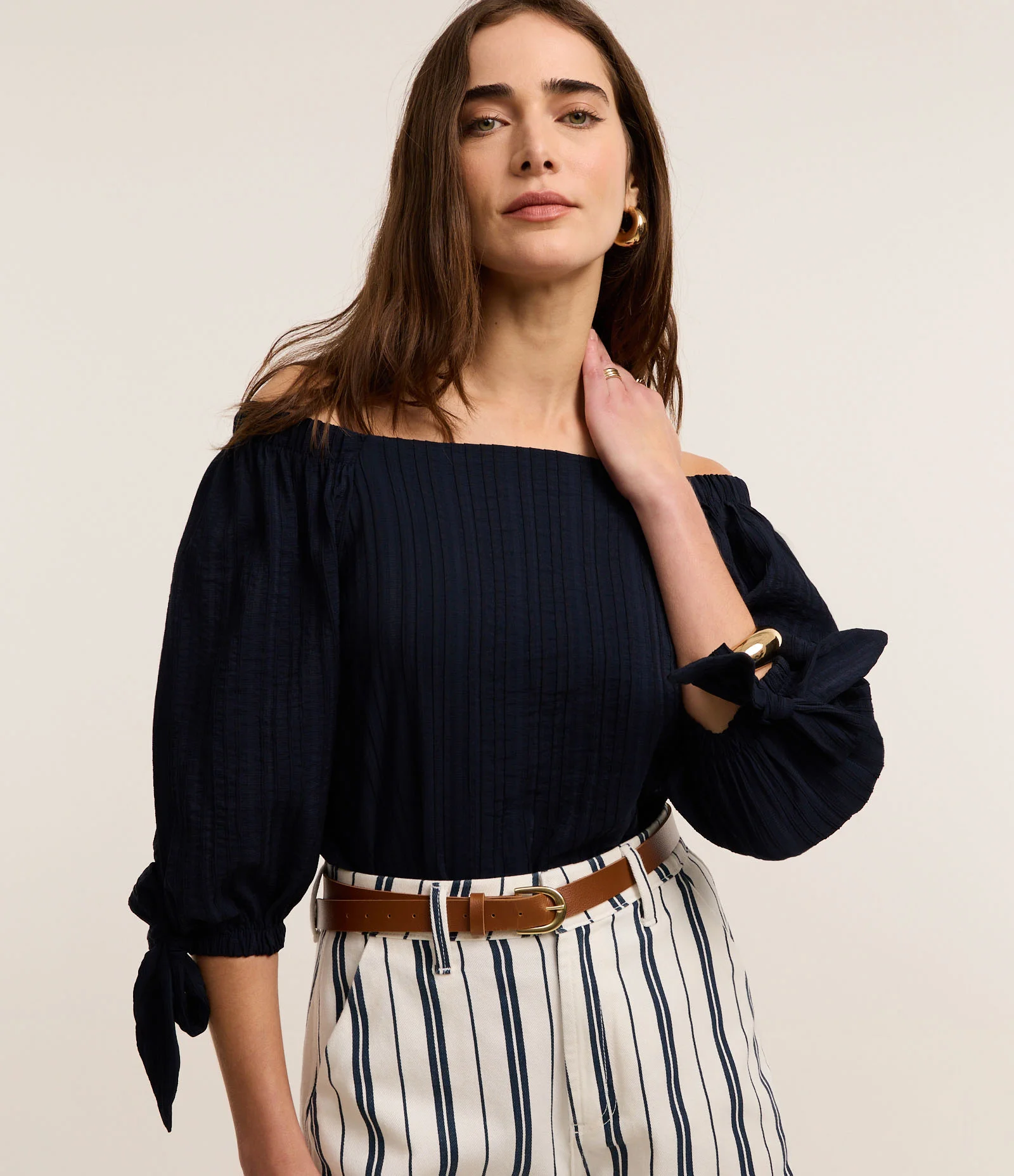 Blusa em Viscose com Decote Quadrado e Manga 3/4 com Amarração nos Punhos Azul Marinho 1