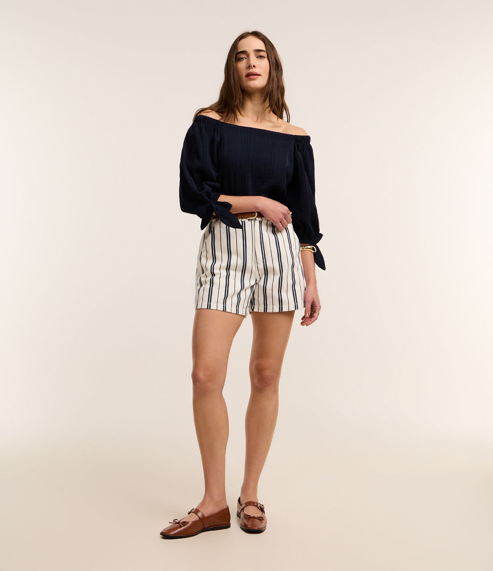 Blusa em Viscose com Decote Quadrado e Manga 3/4 com Amarração nos Punhos Azul Marinho 2