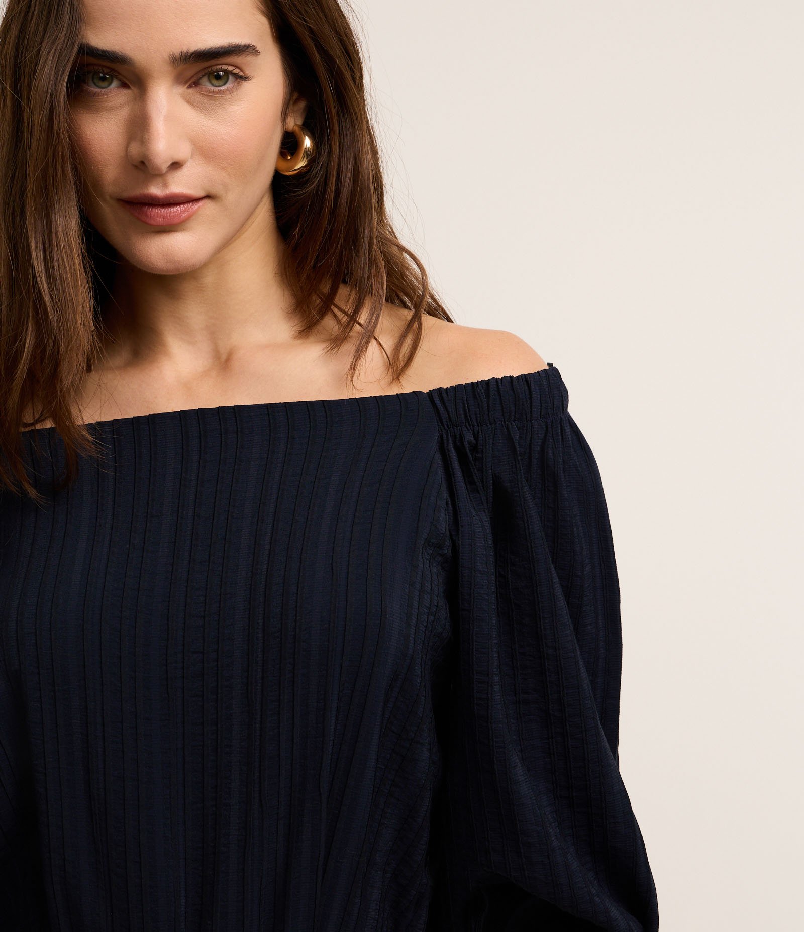 Blusa em Viscose com Decote Quadrado e Manga 3/4 com Amarração nos Punhos Azul Marinho 3