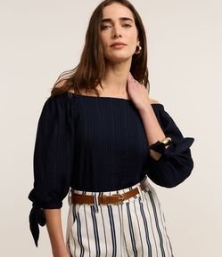 Blusa em Viscose com Decote Quadrado e Manga 3/4 com Amarração nos Punhos