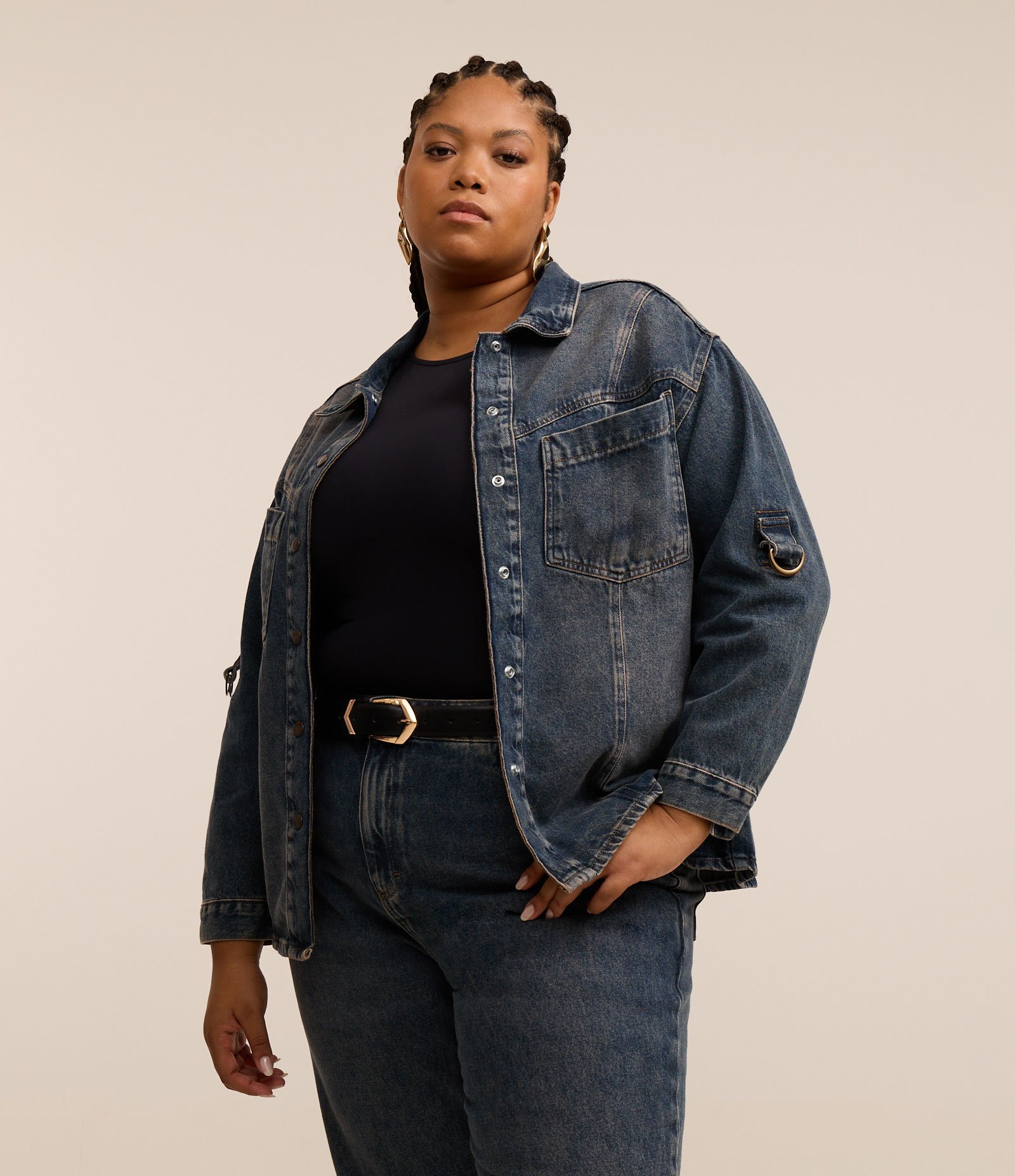 Camisa Jeans Dirty e Martingale com Bolso Curve & Plus Size Azul 2