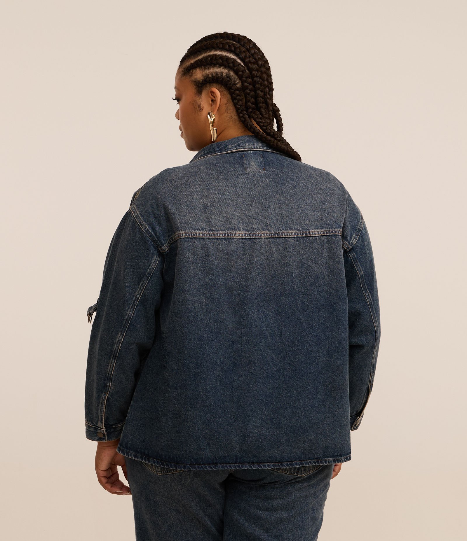 Camisa Jeans Dirty e Martingale com Bolso Curve & Plus Size Azul 4