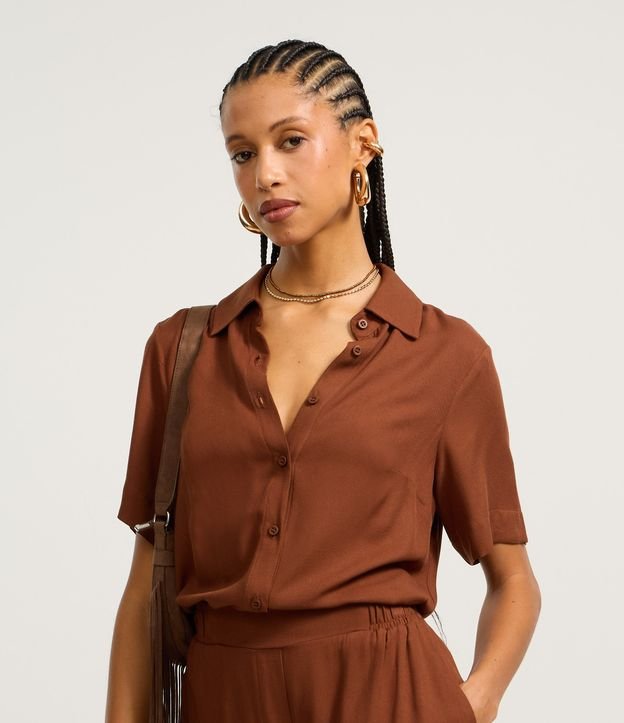 Camisa em Viscose com Botões e Manga Curta
