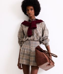 Camisa Oversized em Crepe Xadrez com Bolsos