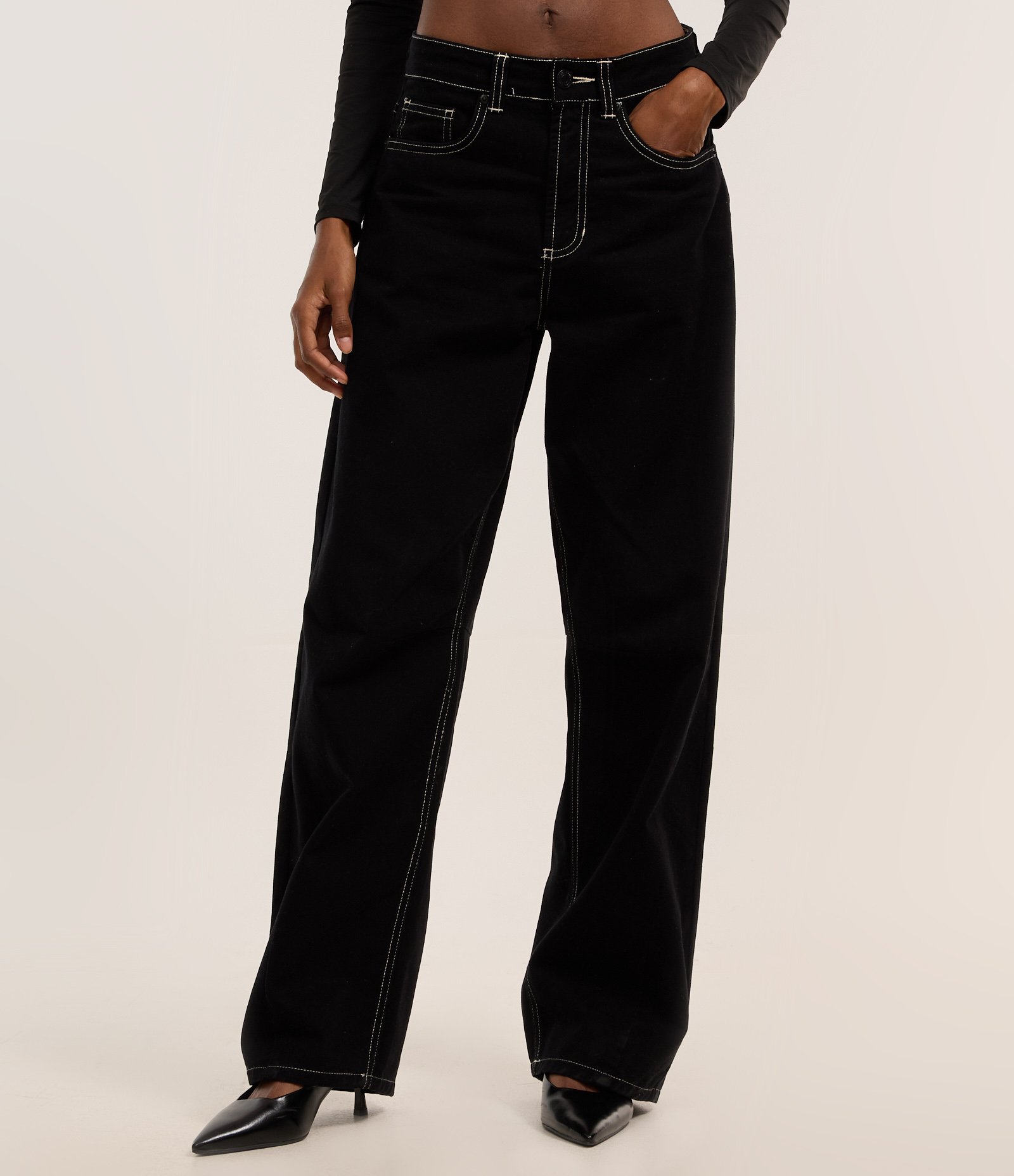 Calça Reta em Sarja com Costura Contrastante Preto 3