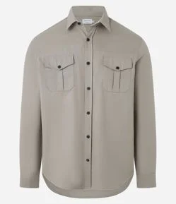 Camisa Comfort em Sarja Leve com 02 Bolsos