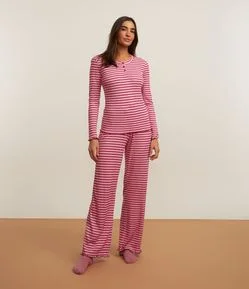Pijama Longo em Ribana com Listras e Acabamento de Frufrus
