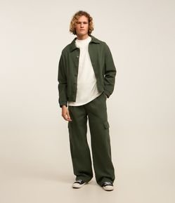 Calça Super Baggy em Sarja Metalizada com Algodão Agroecológico e Bolsos Cargos