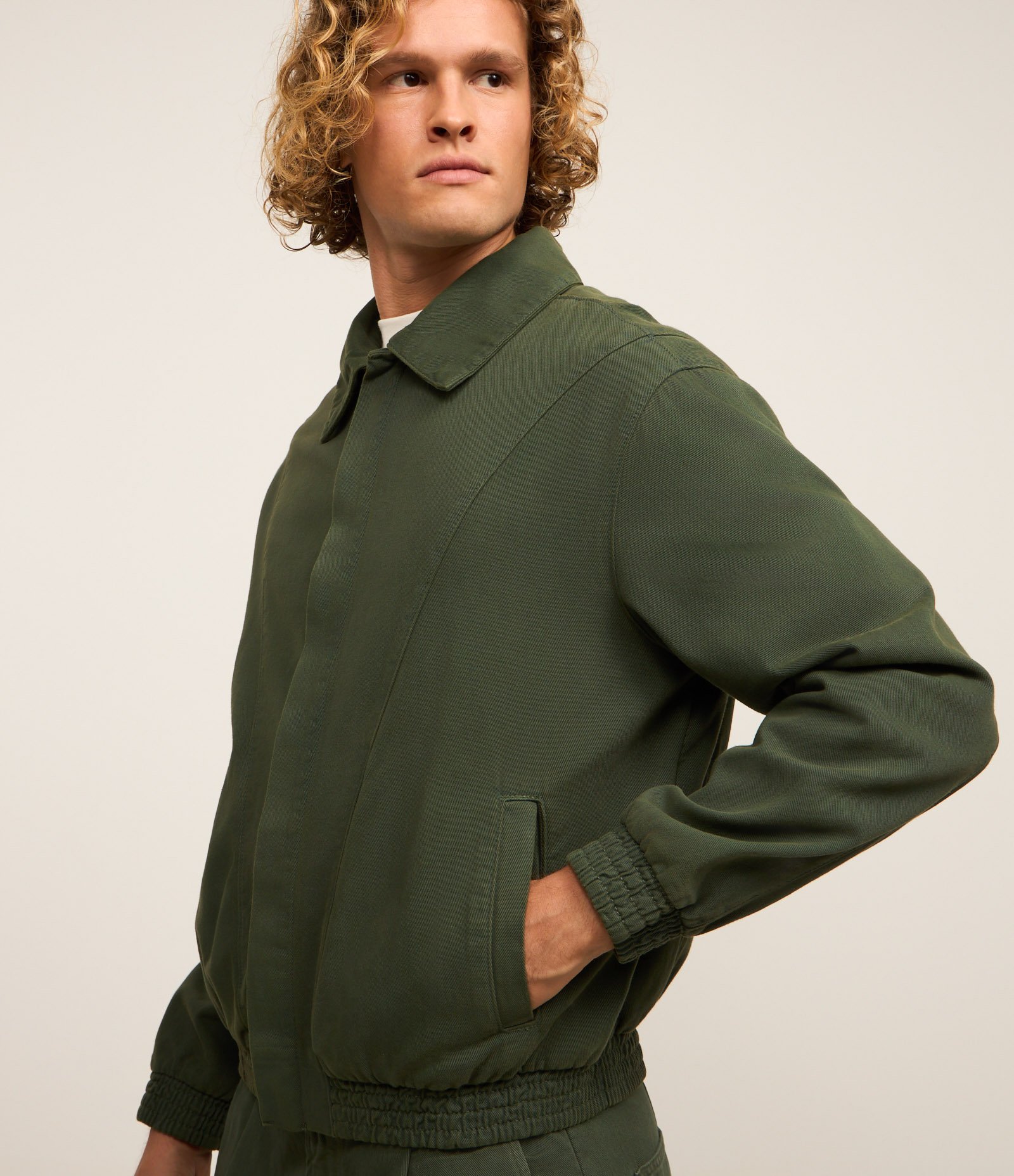 Jaqueta Boxy em Sarja com Algodão Agroecológico e Recortes Verde 3