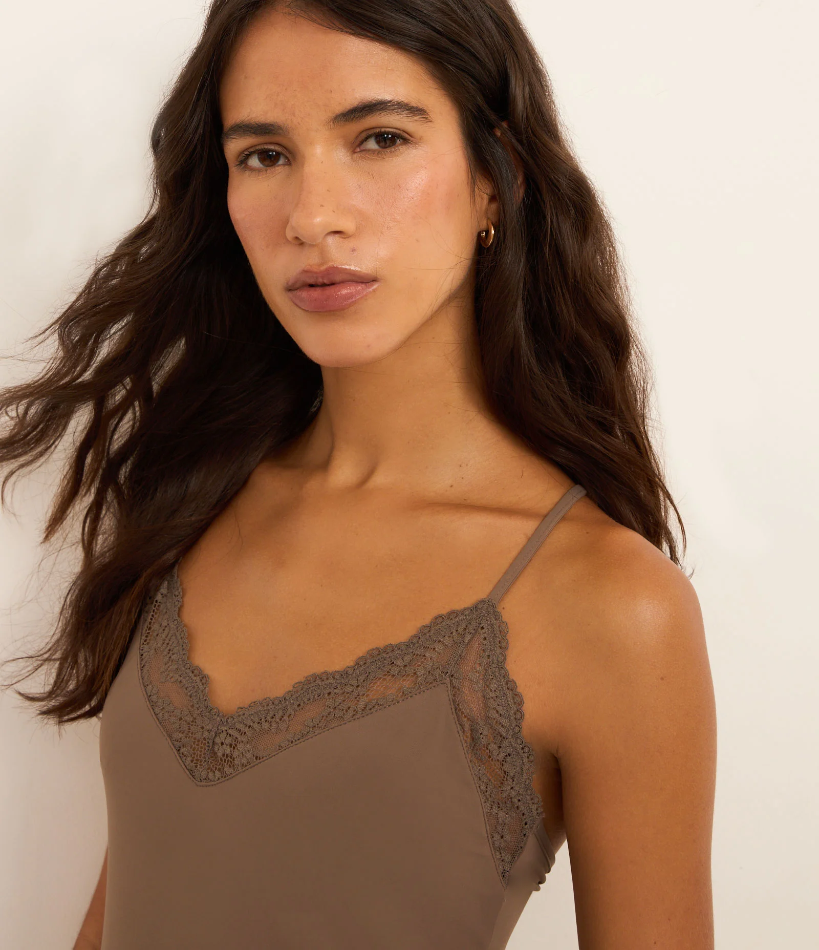 Camisola Curta em Microfibra com Renda nas Costas Marrom 2