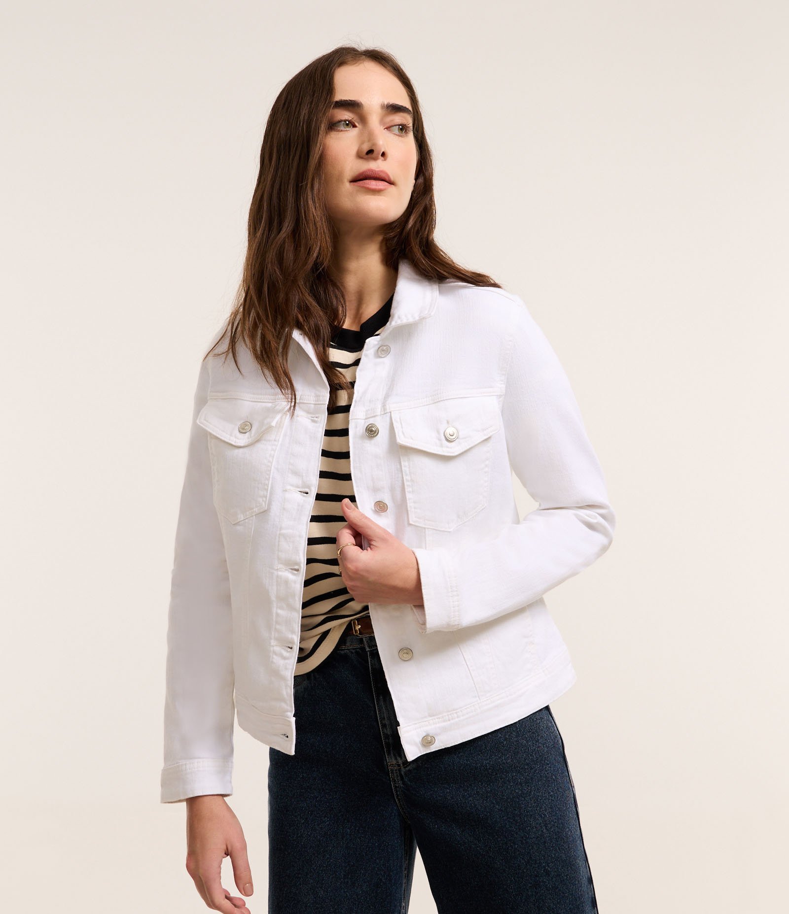 Jaqueta Trucker em Sarja com Elastano e Bolsos Branco 1