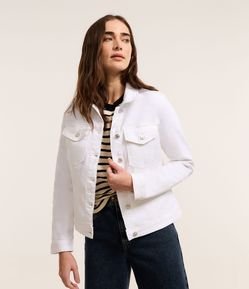 Jaqueta Trucker em Sarja com Elastano e Bolsos