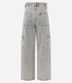 Calça Wide Leg em Jeans com Recorte Transversal e Bolso Cargo