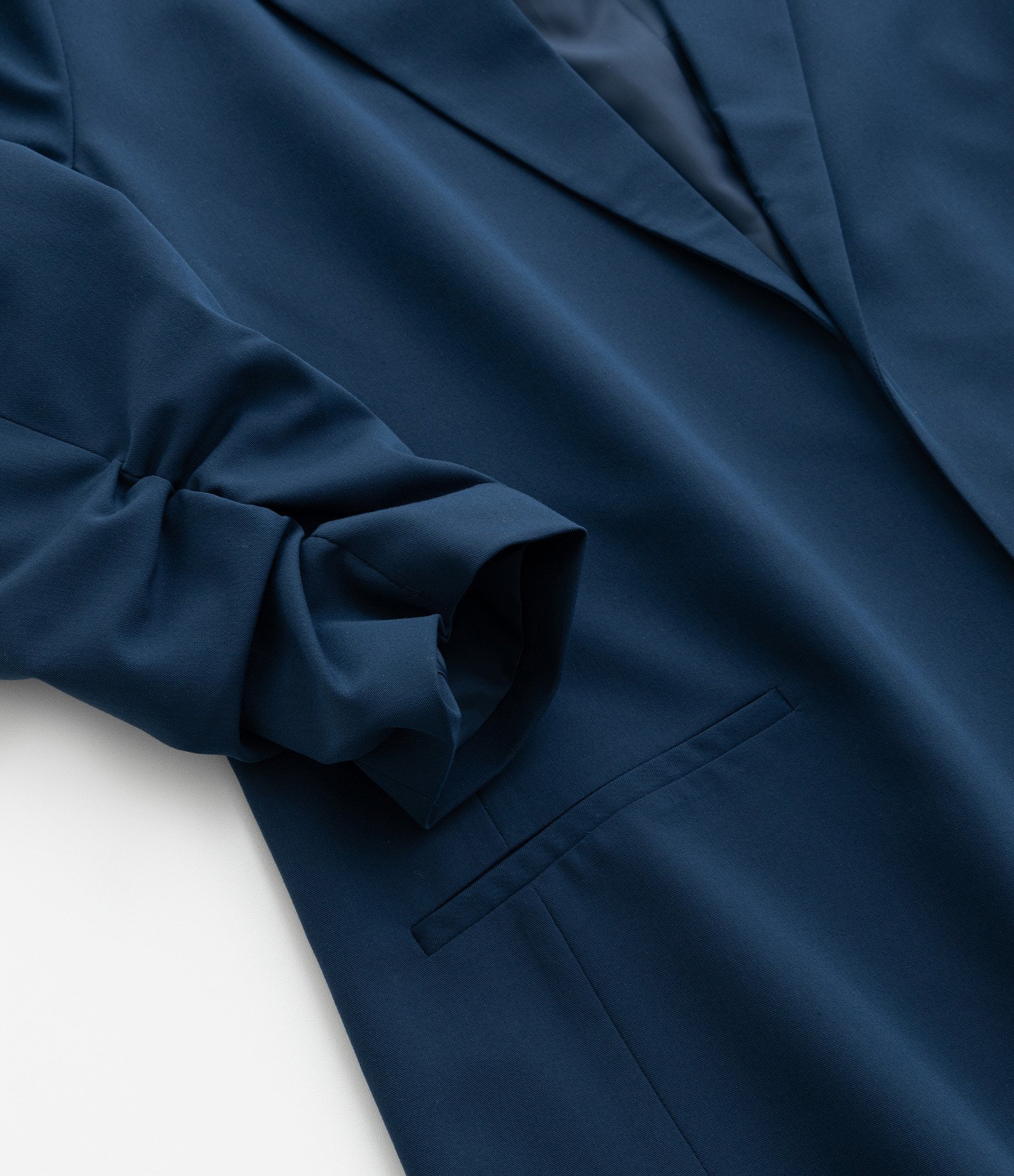 Blazer Alongado em Crepe Manga Puxadinha Curve & Plus Size Azul 6