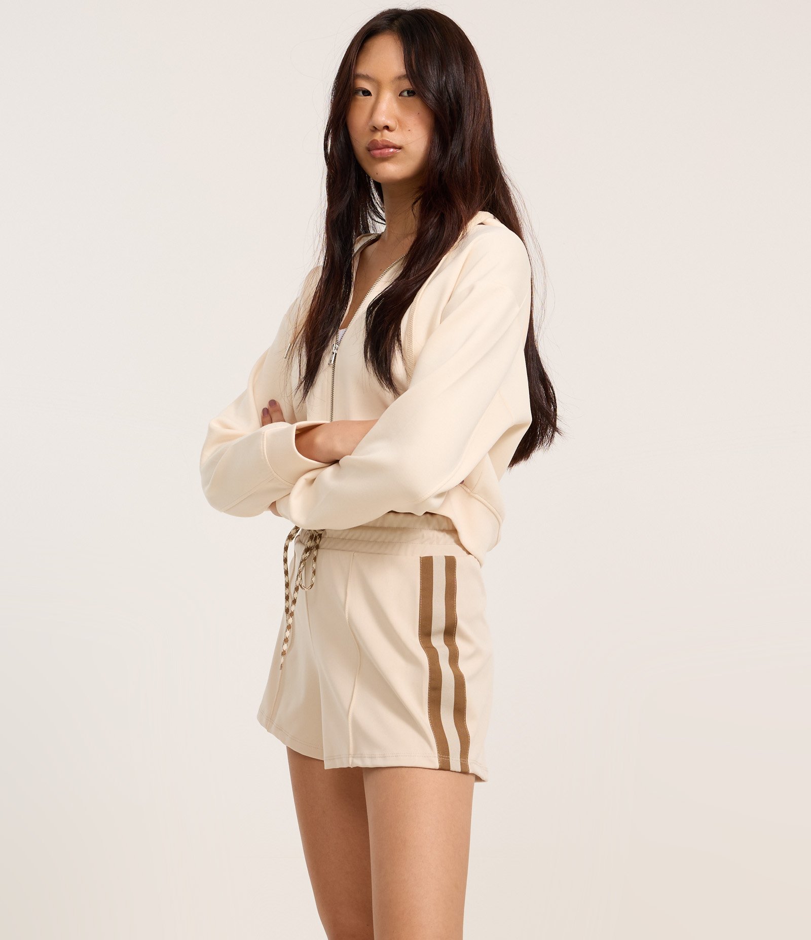 Short Regular em Helanca com Cós Elástico e Cordão Bicolor Bege 2