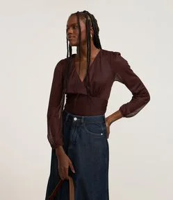 Blusa Curta em Tule com Decote V Transpassado e Franzidos