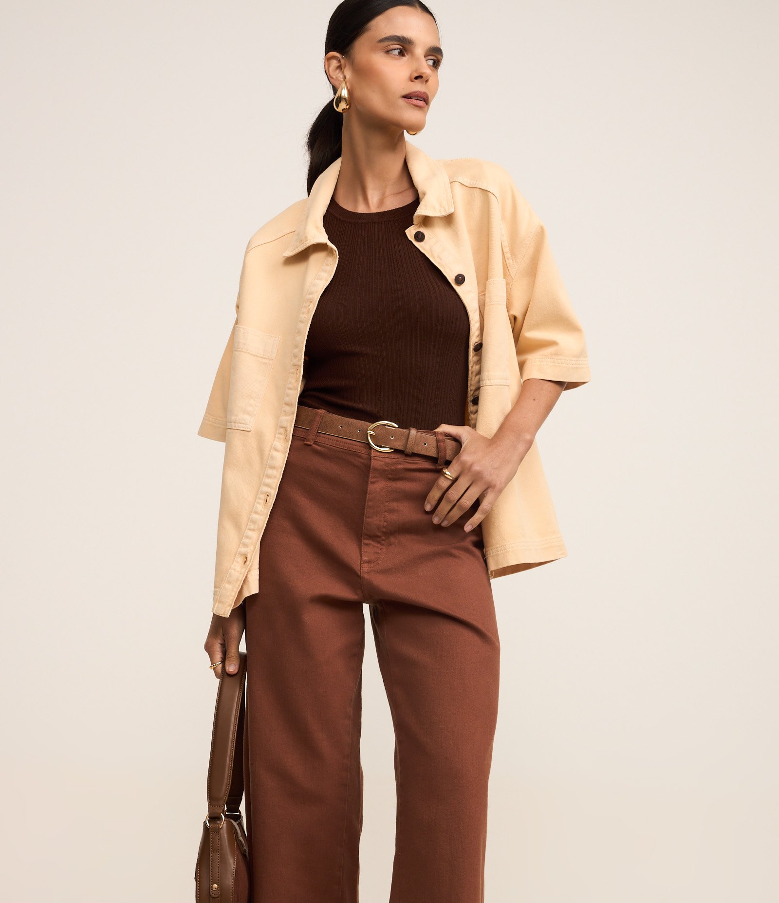 Calça Cropped em Sarja com Barra Desfiada Marrom 4