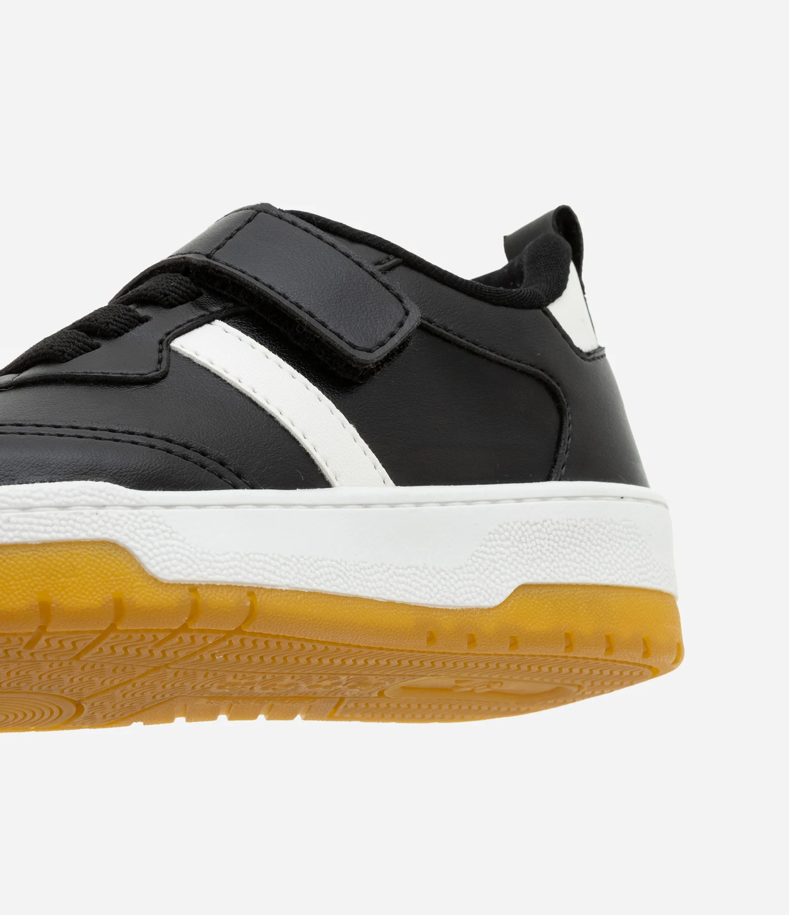 Tênis Infantil com Velcro e Recortes Contrastantes - Tam 22 a 27 Preto 2