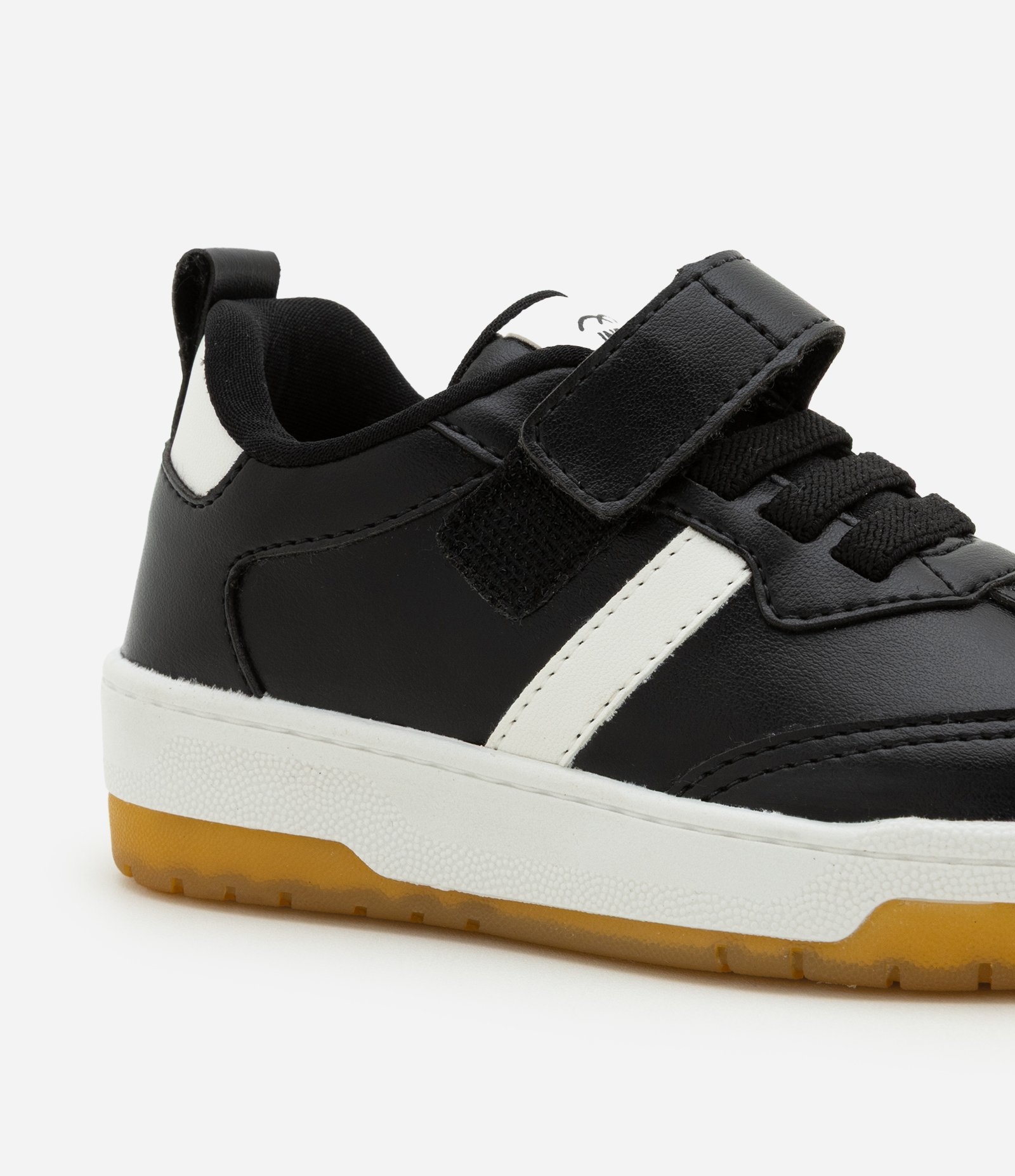 Tênis Infantil com Velcro e Recortes Contrastantes - Tam 22 a 27 Preto 3