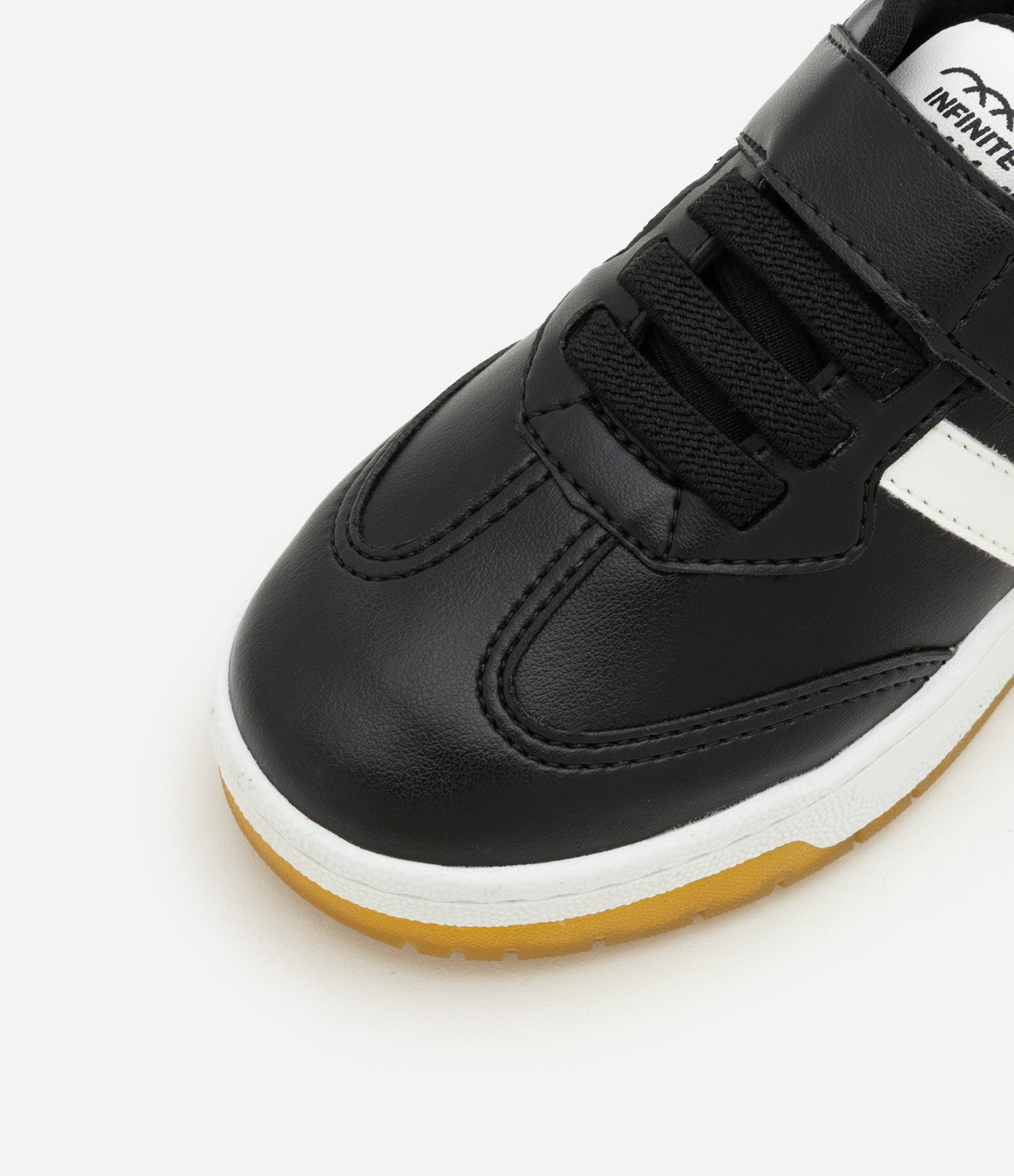 Tênis Infantil com Velcro e Recortes Contrastantes - Tam 22 a 27 Preto 4