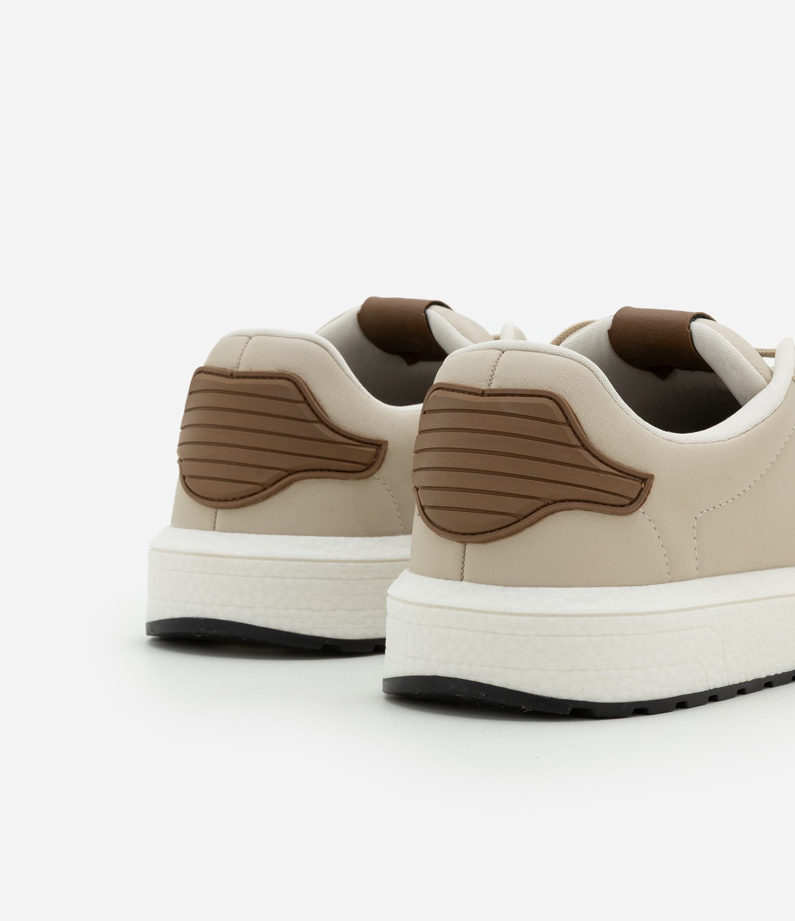 Tênis Casual em Material Sintético com Detalhes Contrastantes Bege 4